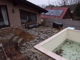 Vorher:  Mauer- & Treppenbau, Terrassen- & Pool-Terrassenbau